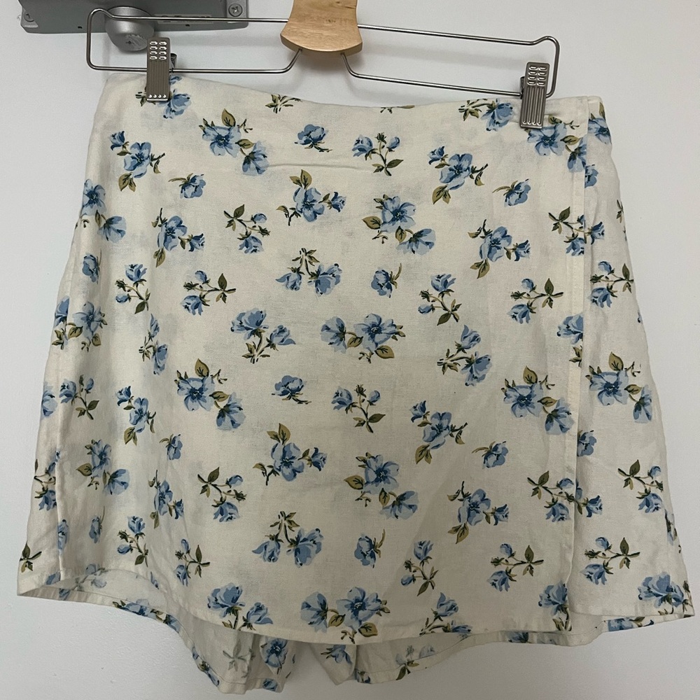 Old Navy Cream Floral Skort with Blue Flowers